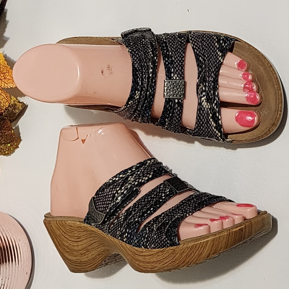 Women's Black Strappy Sandals - Picture 4 of 7